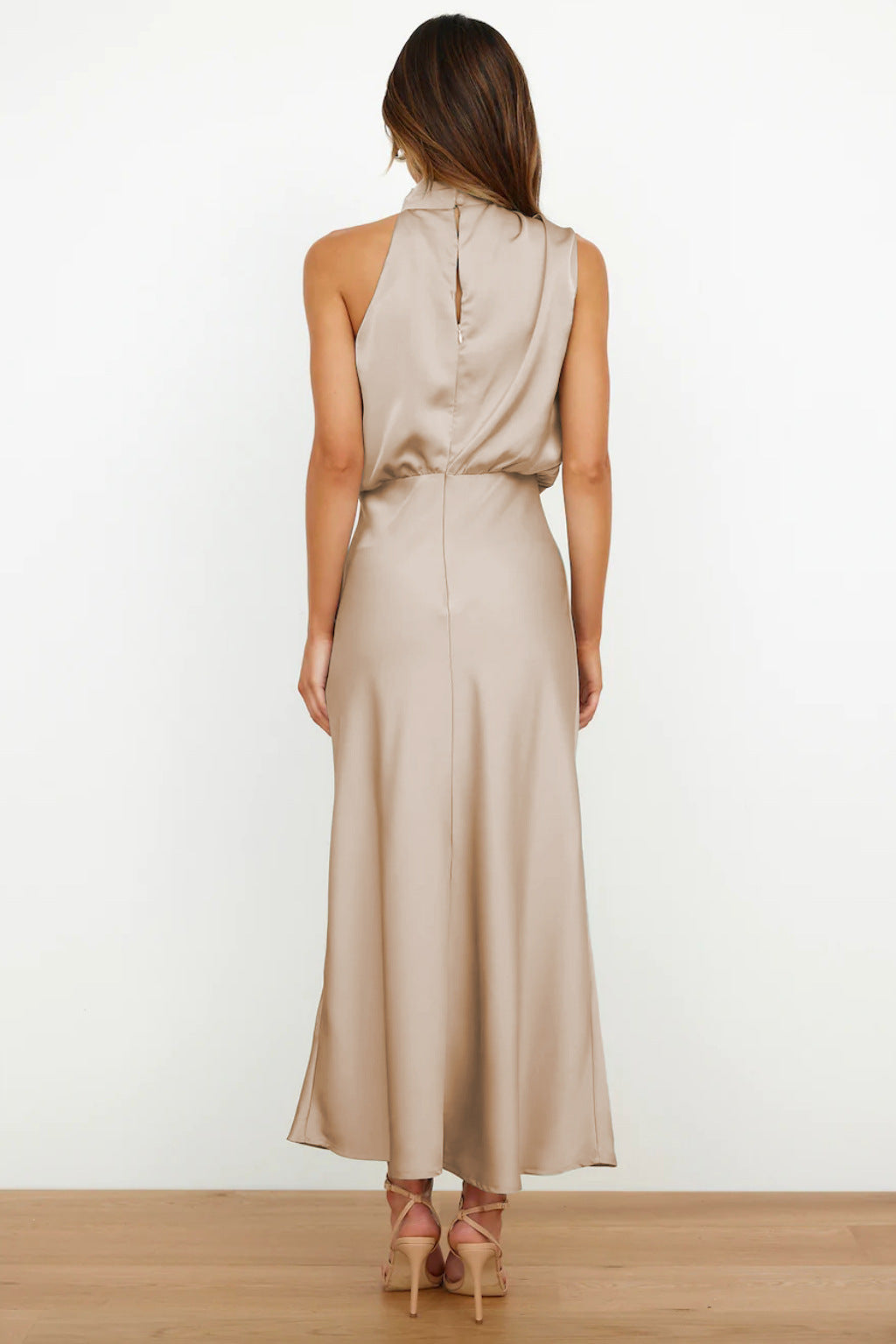 Carlina | Abito lungo in satin con collo all'americana
