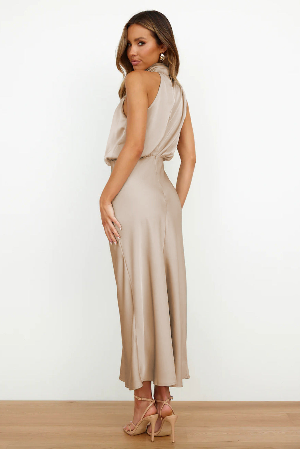Carlina | Abito lungo in satin con collo all'americana