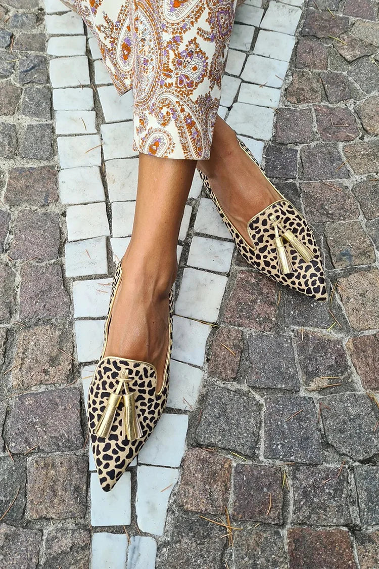 LEOPOLDINE | Eleganti mocassini con punta e nappine per un look raffinato