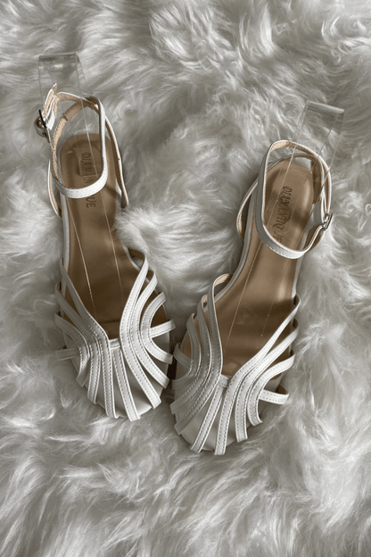 SOLE | Eleganti sandali piatti intrecciati per un look sofisticato