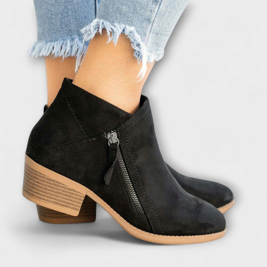 Larissa™ - Botas Camurça com salto largo