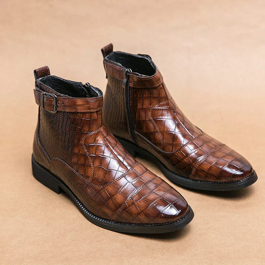 Dylan™ | Botins com Fivela em Couro Sintético