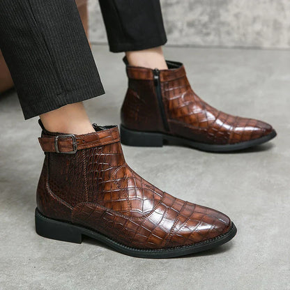 Dylan™ | Botins com Fivela em Couro Sintético