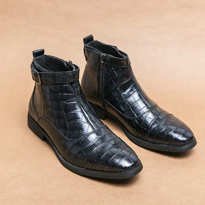 Dylan™ | Botins com Fivela em Couro Sintético