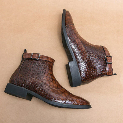 Dylan™ | Botins com Fivela em Couro Sintético